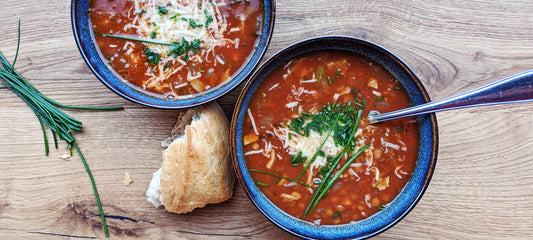 Linsensuppe mit Steinpilzen und Tomaten