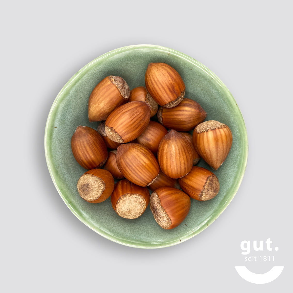 Haselnüsse mit Schale